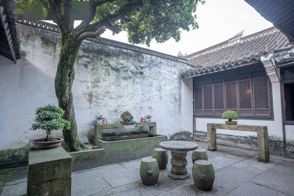 在鲁迅故里内可以看到昔日鲁迅嬉戏,游玩的周家新台门,周家老台门和