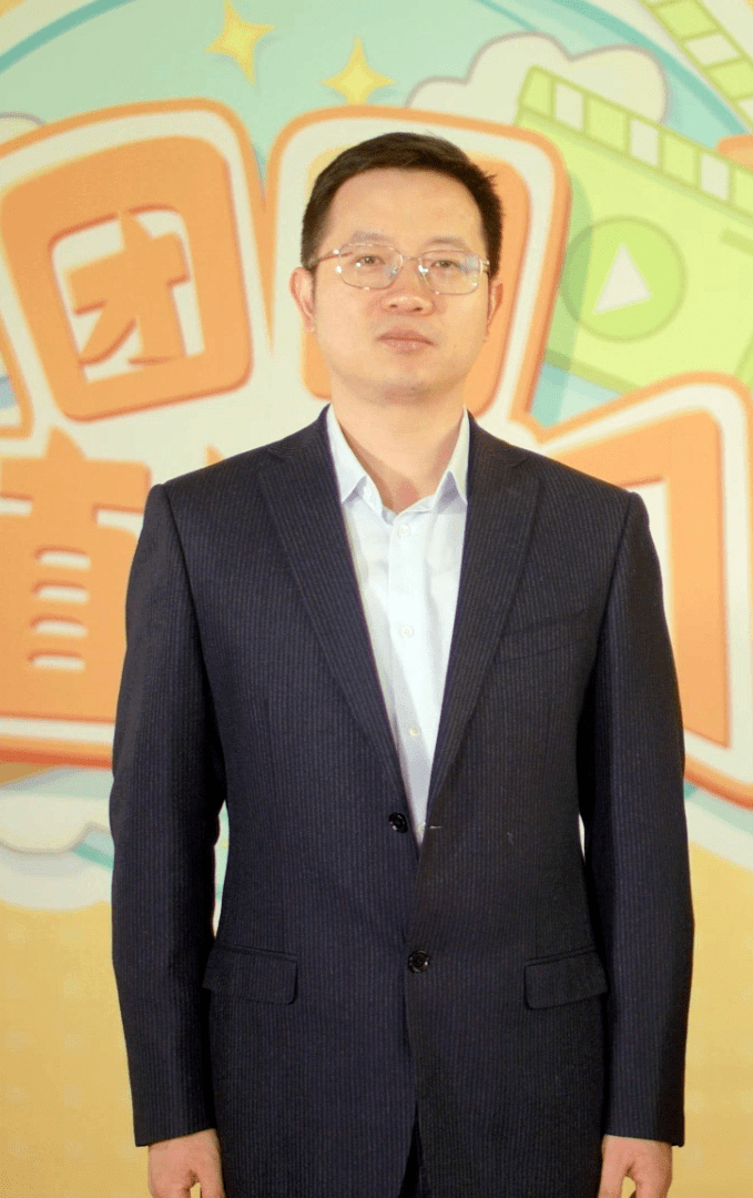 共青团中央青发部扶贫助困处处长颜滨▲中青报中国青年报社党委委员