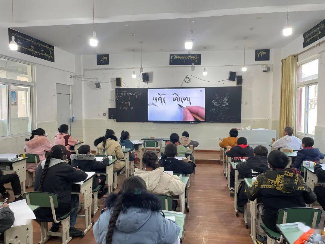 "双减"政策出台以来,理塘县第二中学认真落实工作部署安排,将减负提质