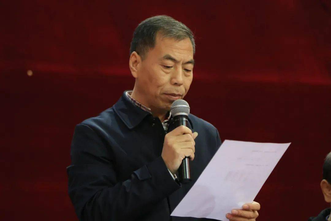 单科拔尖名单超越之星和单科优秀学生紫金之星和自强之星吴建平副校长