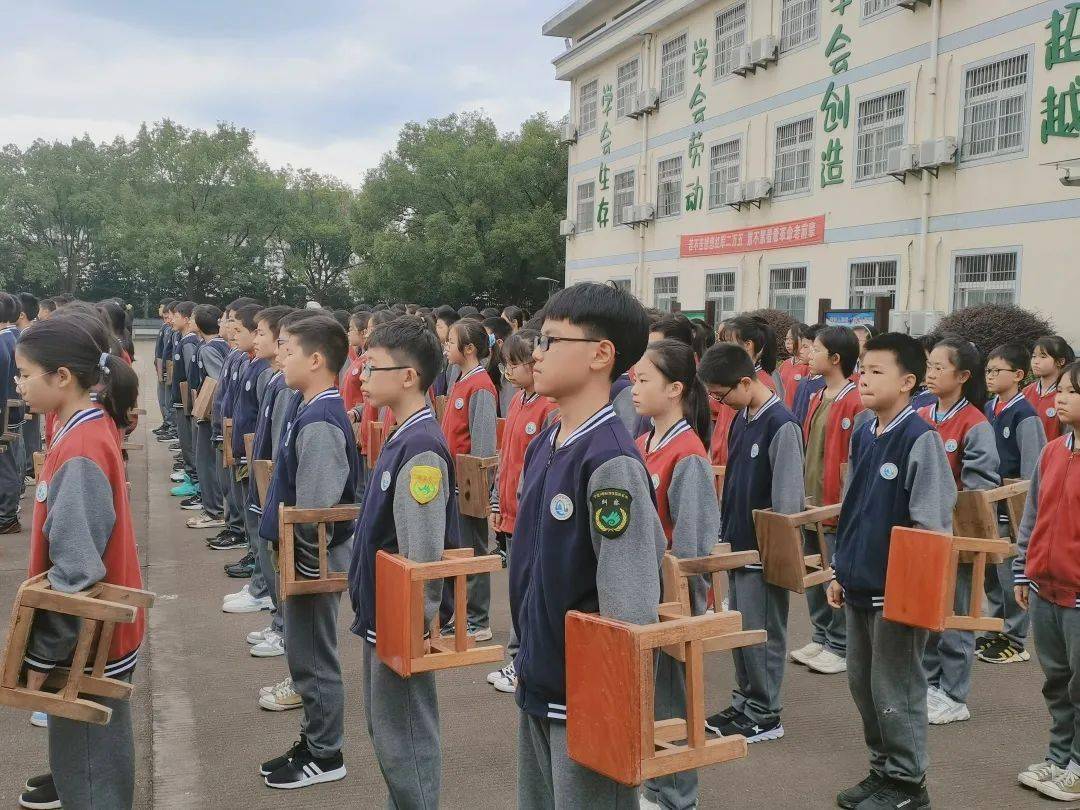 学会生存,超越自我——裘村中学2021级初一学生军训实践活动顺利开展