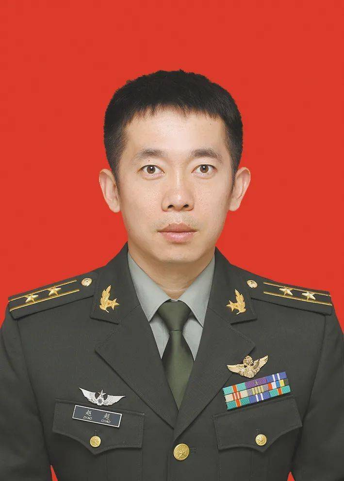 1983年9月出生,2002年9月入伍,2007年7月入党,第80集团军某陆航旅连长