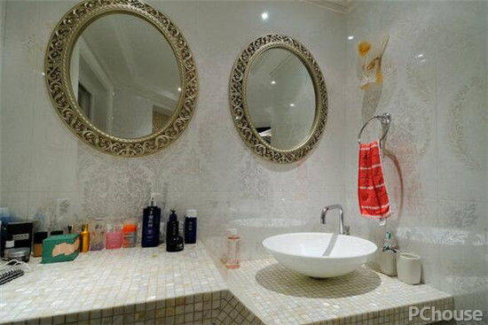 浴室镜子摆放最佳位置图片