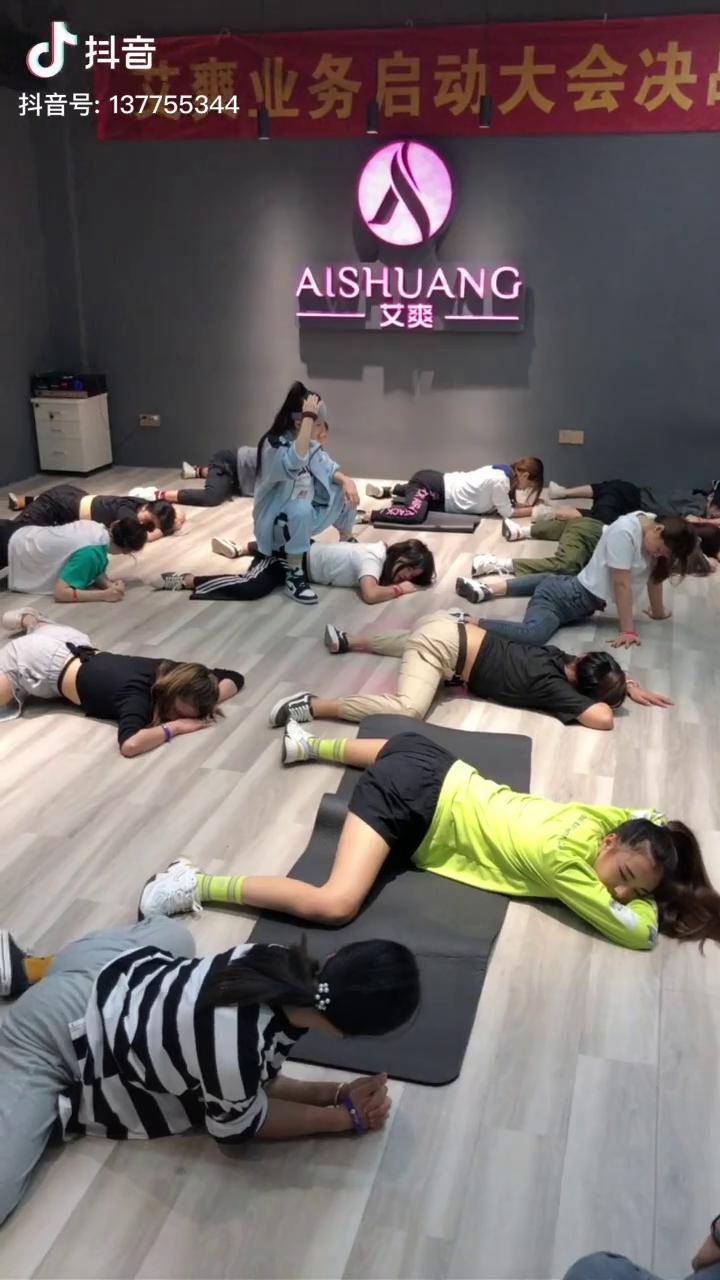 青蛙趴真的很累需要长时间的压垮和坚持热门舞蹈