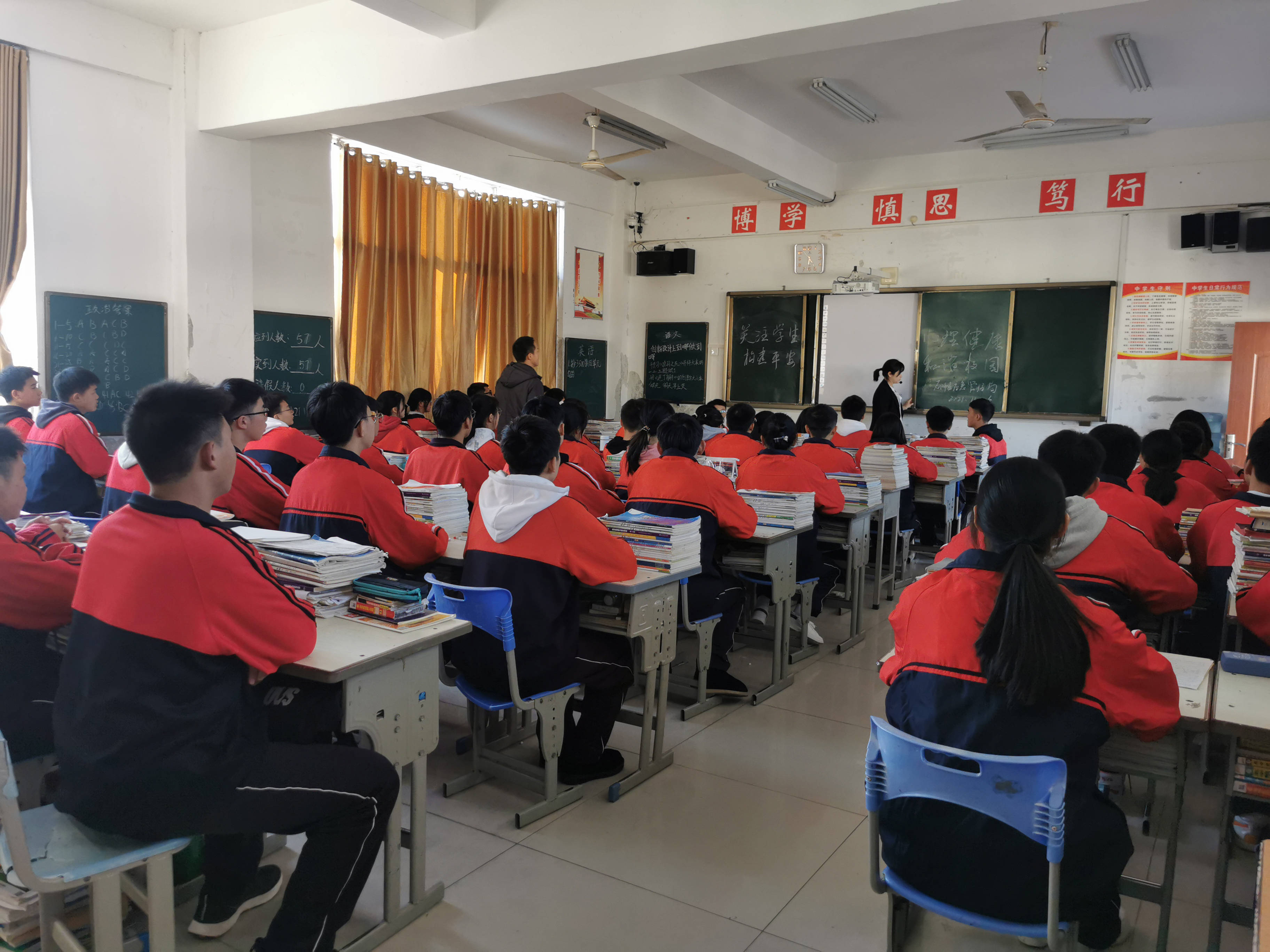 我相信通过本次宣讲活动,我会轻松快乐的学习"该县第三高级中学学生扶