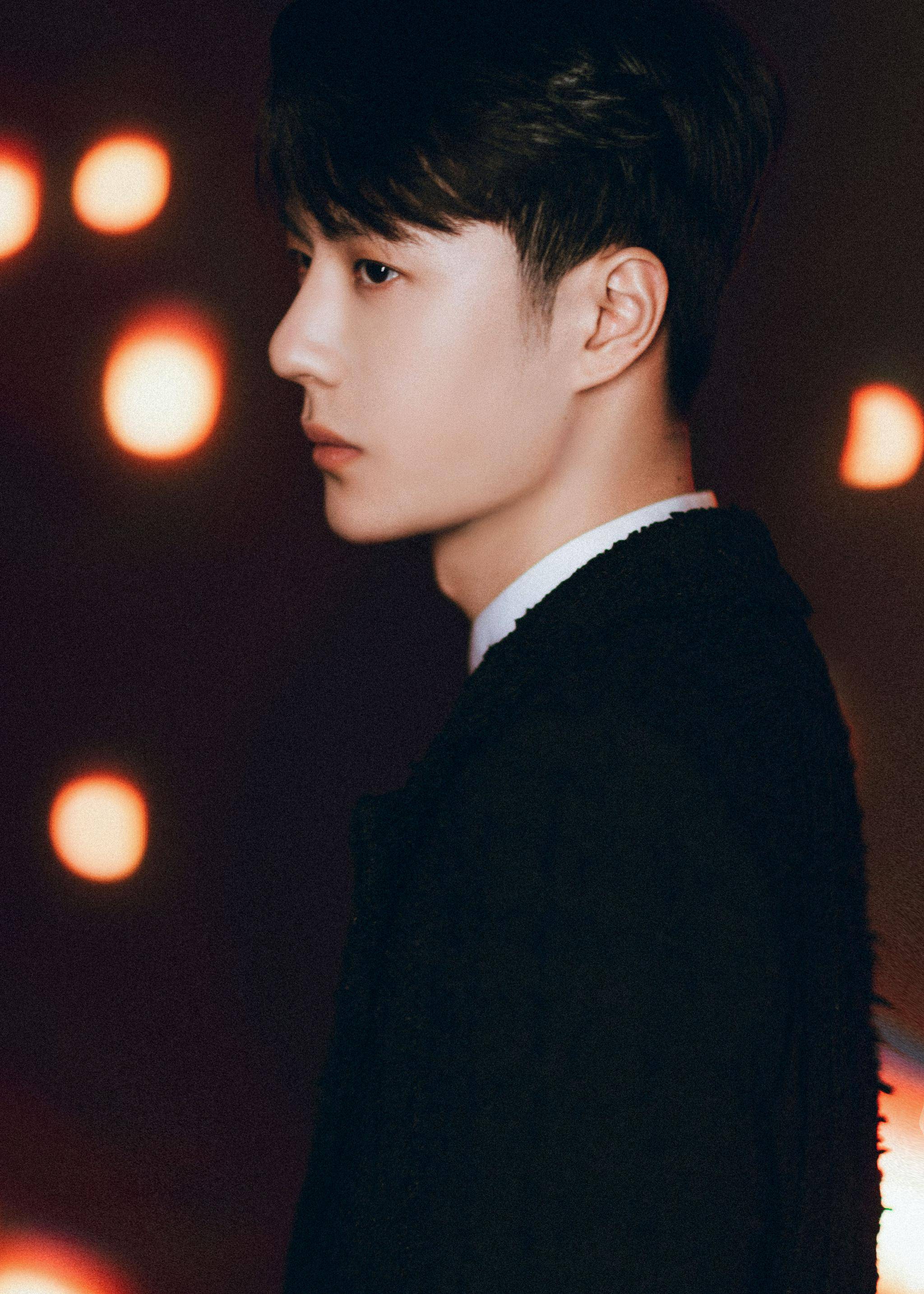 王一博风起洛阳发布会造型公开黑白小香风西装宛如精致小王子