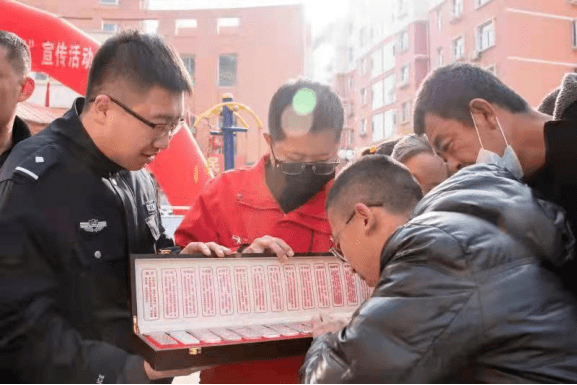 冬日宣传不停歇禁毒宣传暖人心