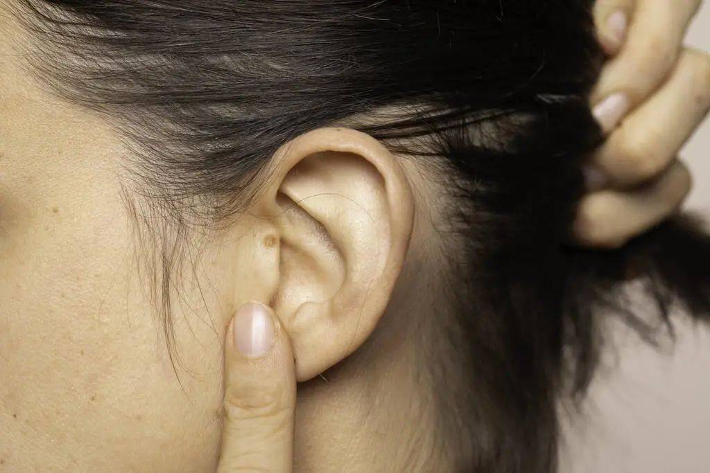 耳朵有折痕就有心脏病？谣言！但出现这些情况要警惕……