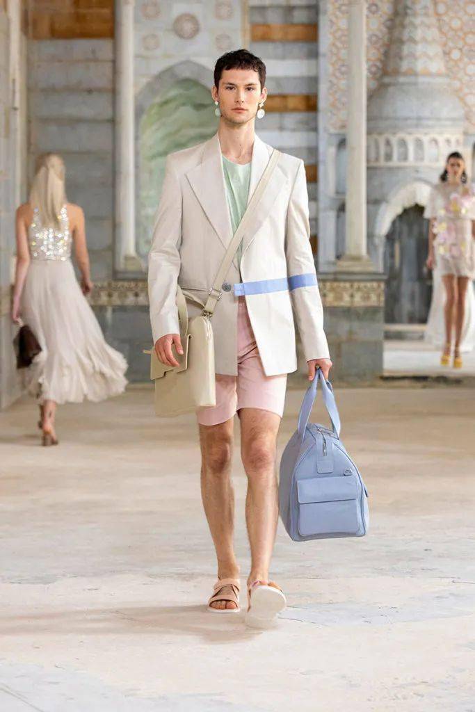 秀场【秀场】2022 春夏成衣系列 – GEORGES HOBEIKA
