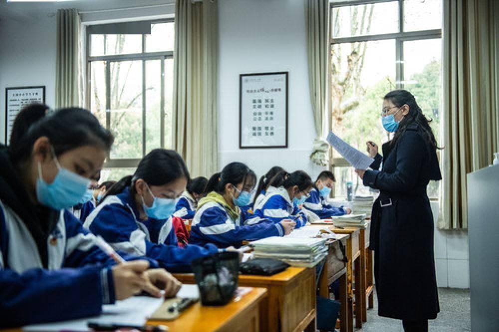 湖北黄冈一高三教师宿舍离世，教育界痛失英才