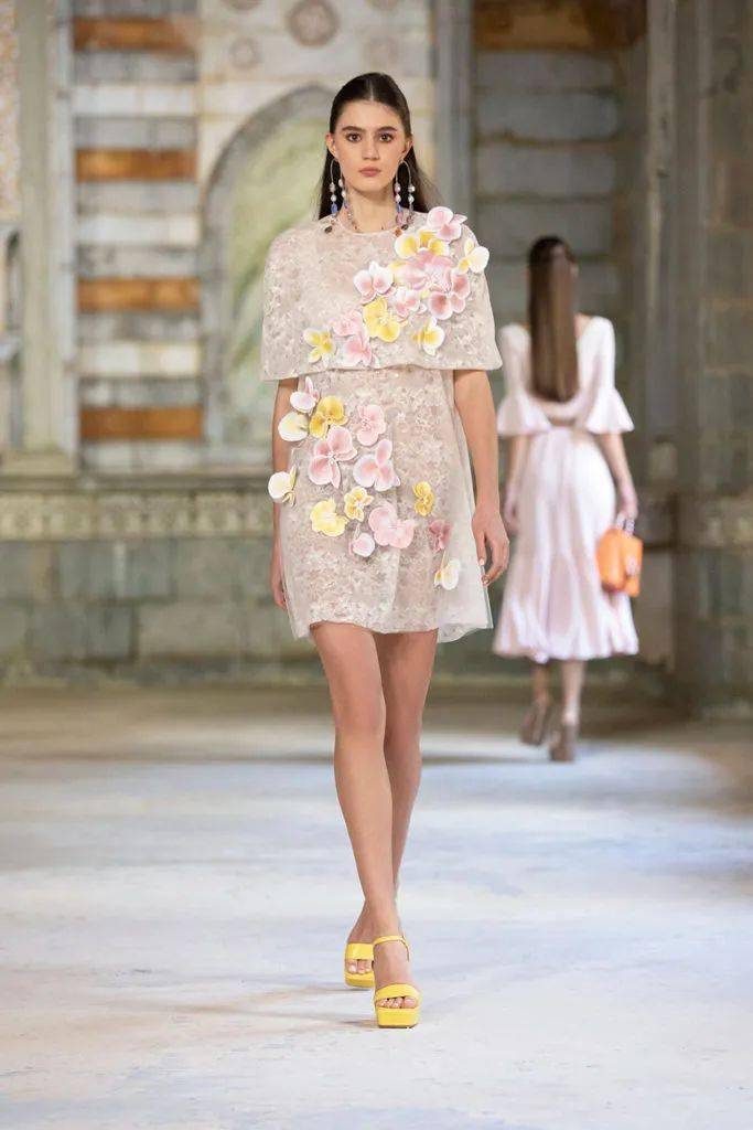 秀场【秀场】2022 春夏成衣系列 – GEORGES HOBEIKA