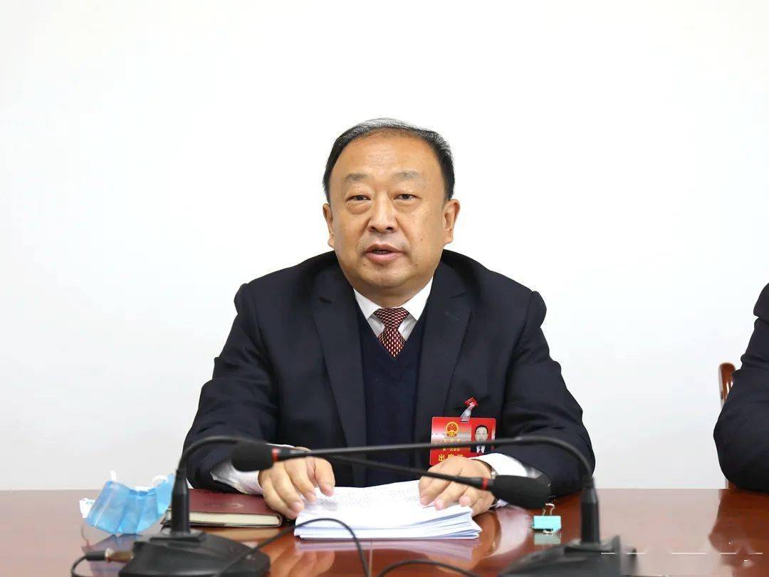 【聚焦两会】吴健参加六峰白家湾代表团讨论审议政府工作报告及其他