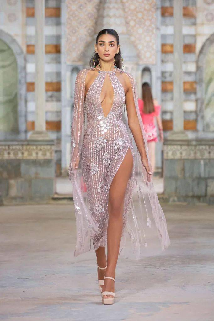 秀场【秀场】2022 春夏成衣系列 – GEORGES HOBEIKA