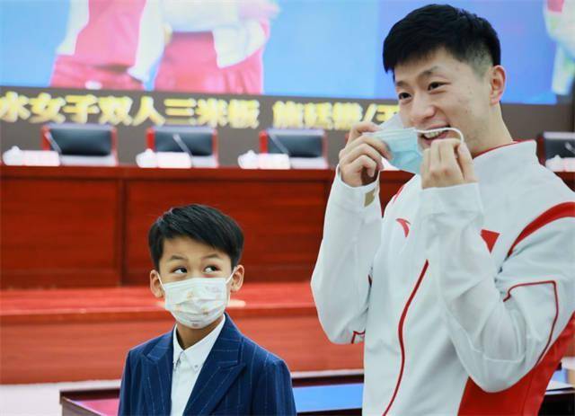 東京|2520萬港元！曾氏基金重賞中國東奧冠軍團，富商兒子開心合影馬龍