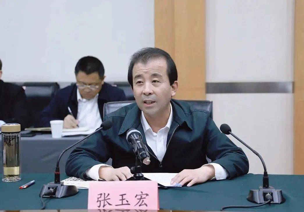 省乡村振兴局党组书记,局长张玉宏主持会议并讲话,党组成员,副局长张