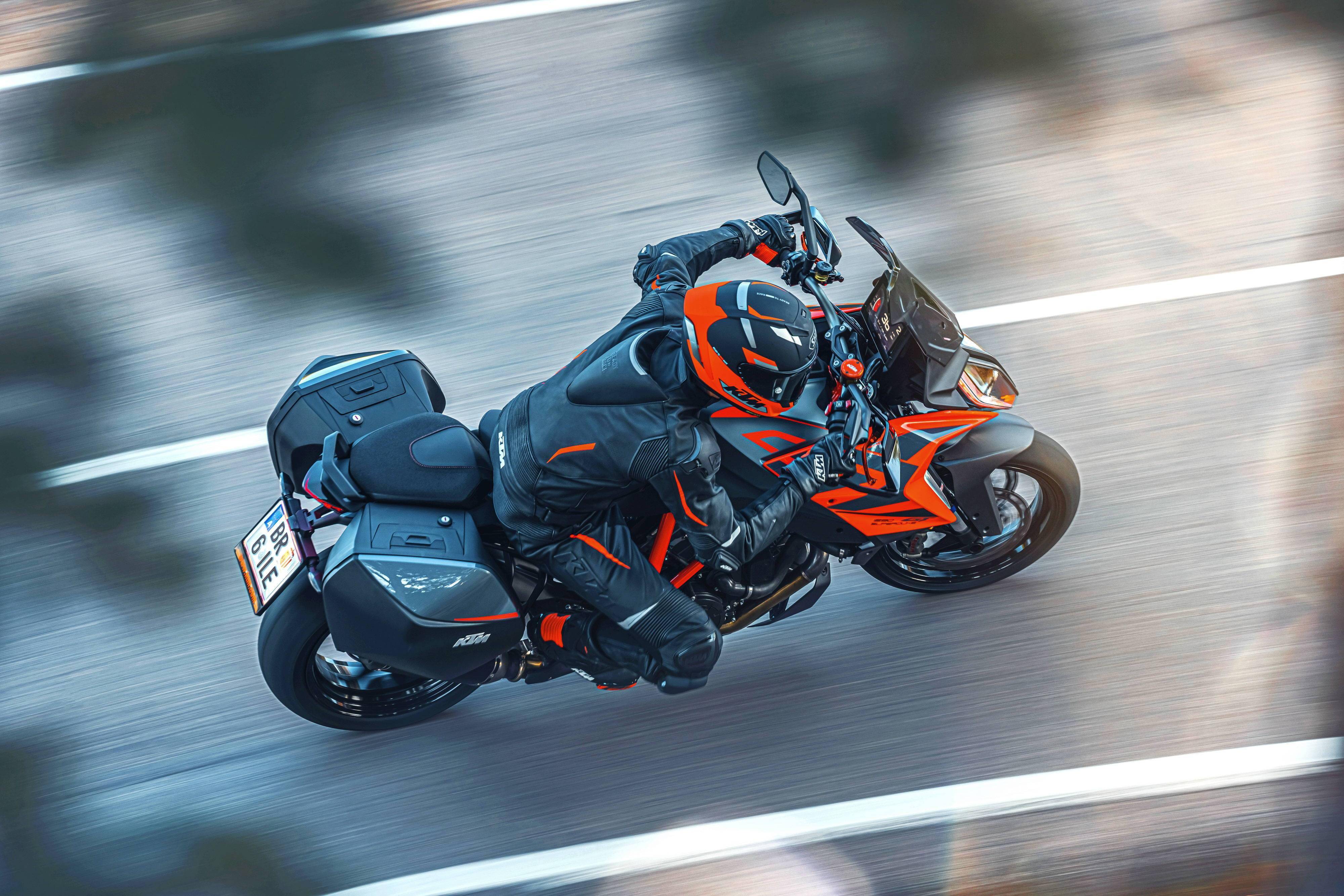 ktm 2022 运动旅行车 1290 super duke gt 户外特写