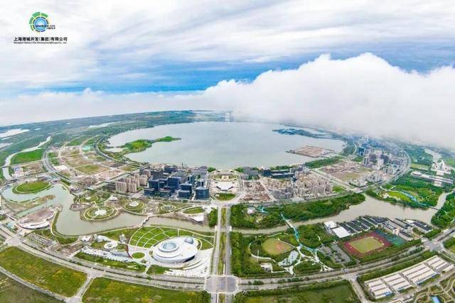 景区以滴水湖核心片区为载体,规划面积约为68平方公里,其中湖区及河道