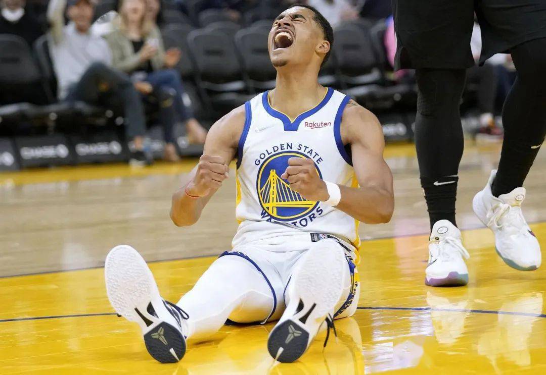 17连胜太阳掀翻勇士升至联盟第1保罗1511库里21中4仅得12分