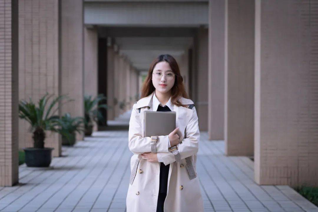 班级排名第一,连续两年取得全国大学生英语竞赛三等奖,荣获两次校级一