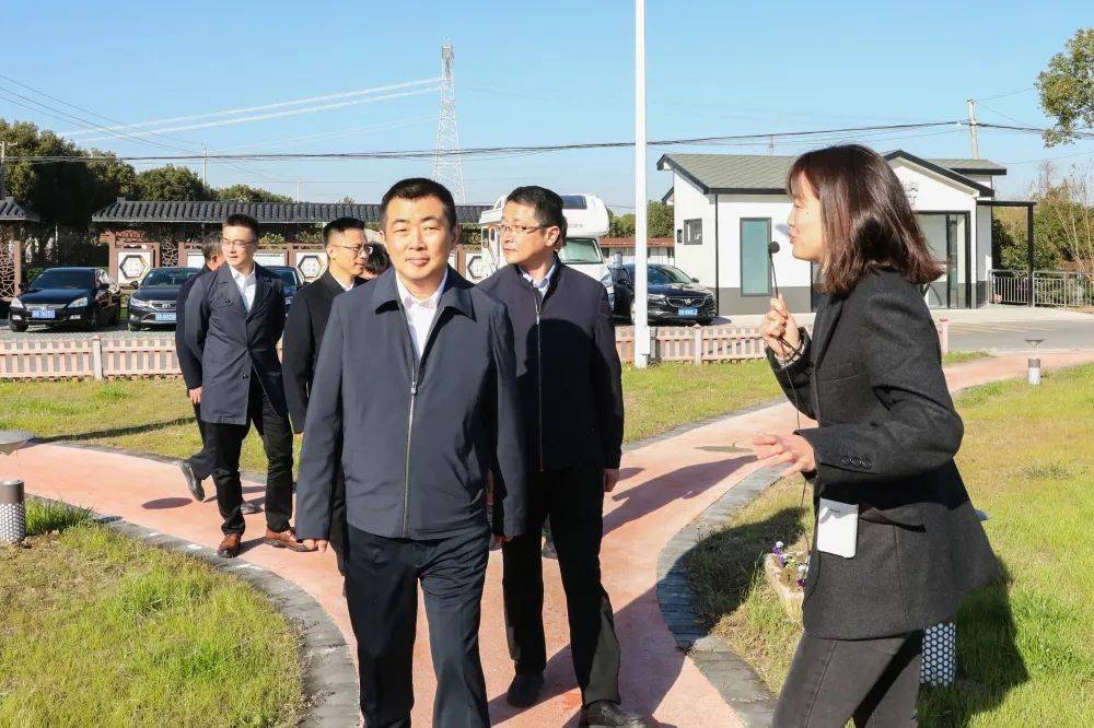 市委常委,副市长丁四海出席会议,并现场督导锡北镇周家阁村农村基础