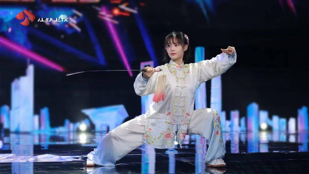 武打|被谢霆锋邀请演电影《点赞！达人秀》佛山女孩啥来头？