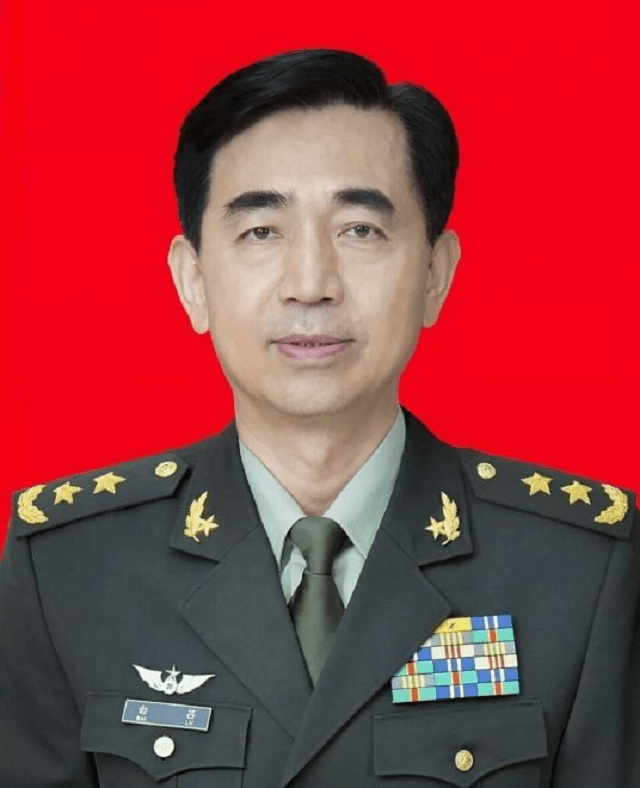 2007年,时任师政委的白吕,前往南京军区的连队视察工作.一晃六年过去.