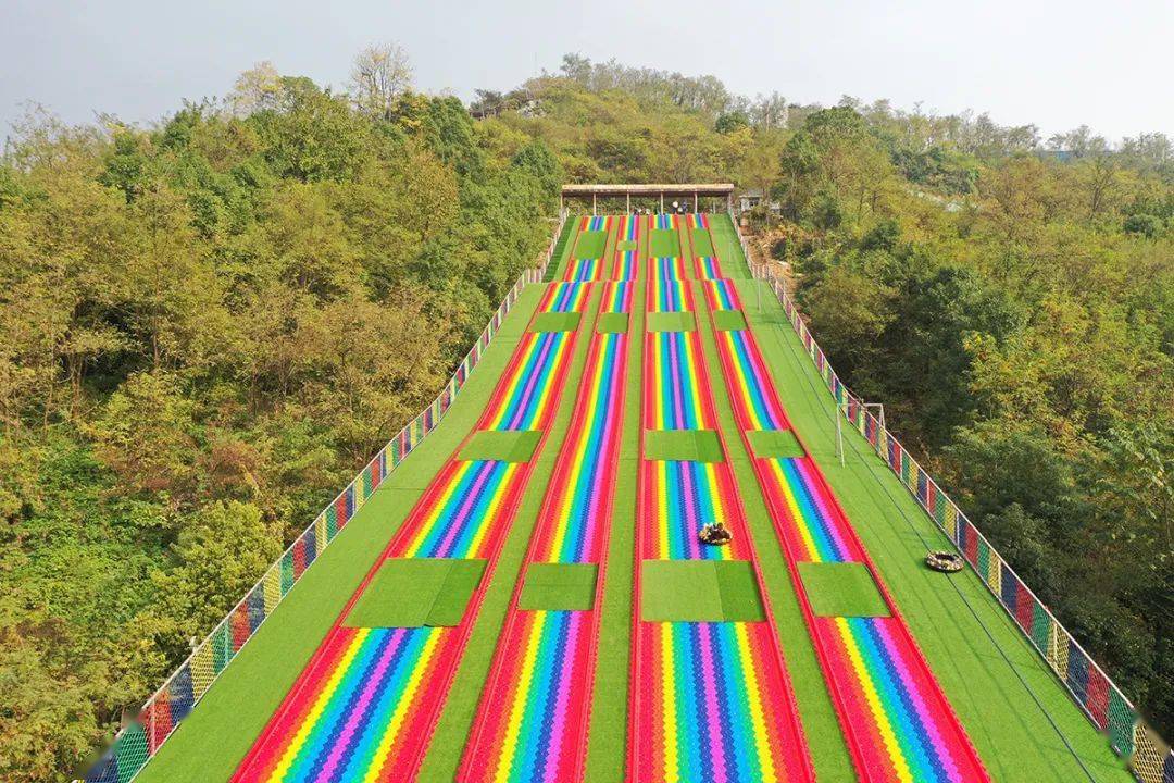 2021年的最後一個月,滑雪去神農架,玩七彩滑道去黃石的這個公園