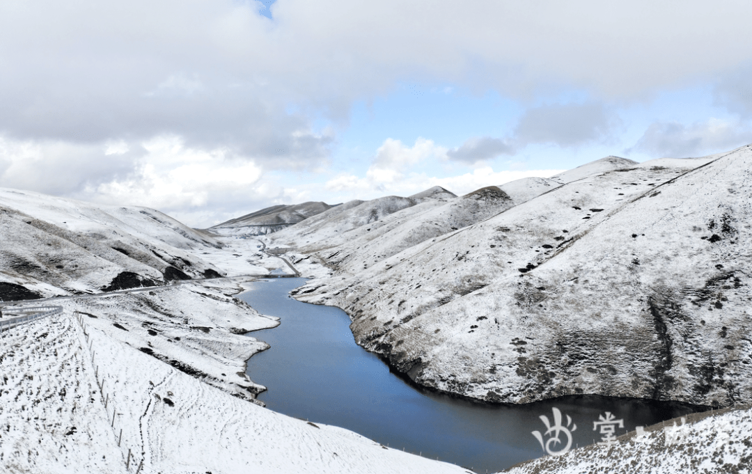 会泽大海草山雪景图片