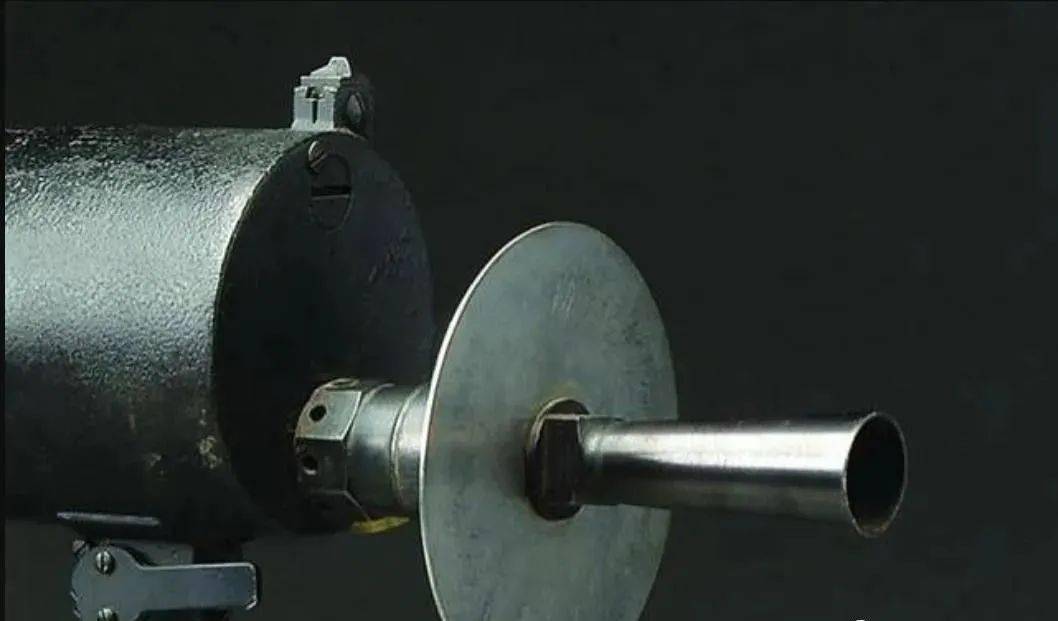 马克沁重机枪最前面的大圆铁片真的能用来挡子弹吗