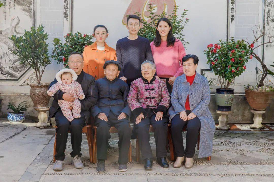 【最美家庭】四代同堂,玉龙这家人以孝为先,相亲相爱传承最美家风