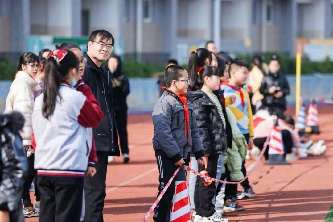 团队|时尚运动，旱地冰球！成都市中小学旱地冰球比赛在龙泉驿区举行！