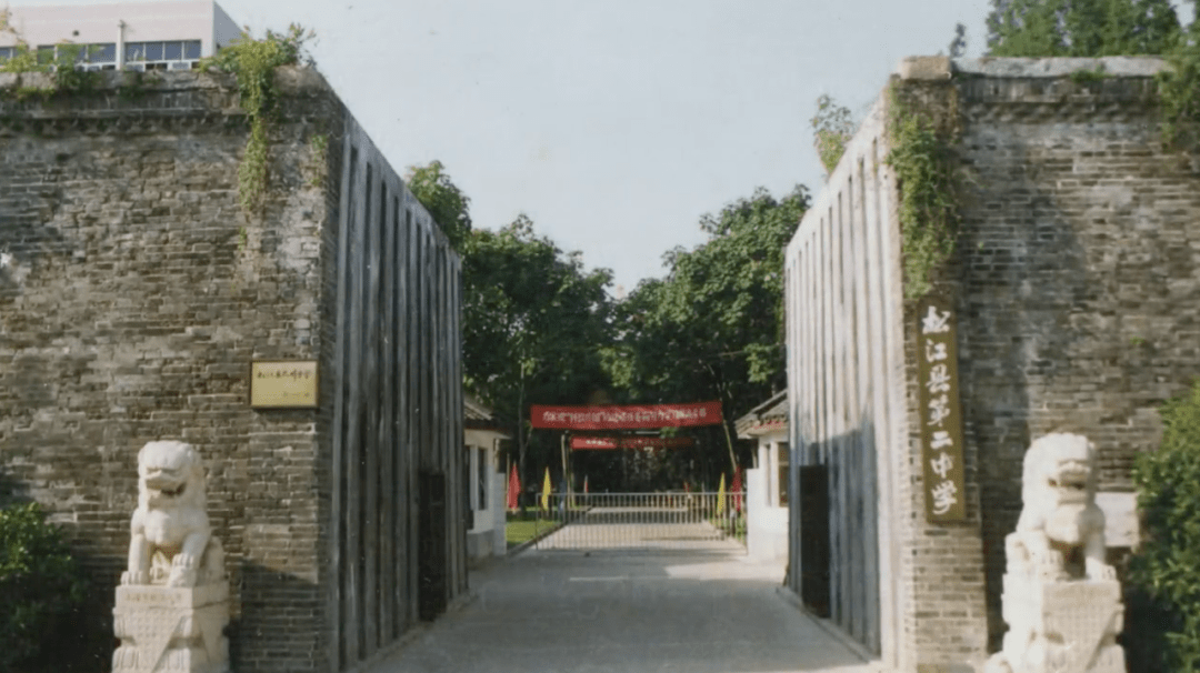 阅读建筑松江二中的秋分享一组新鲜出炉的照片