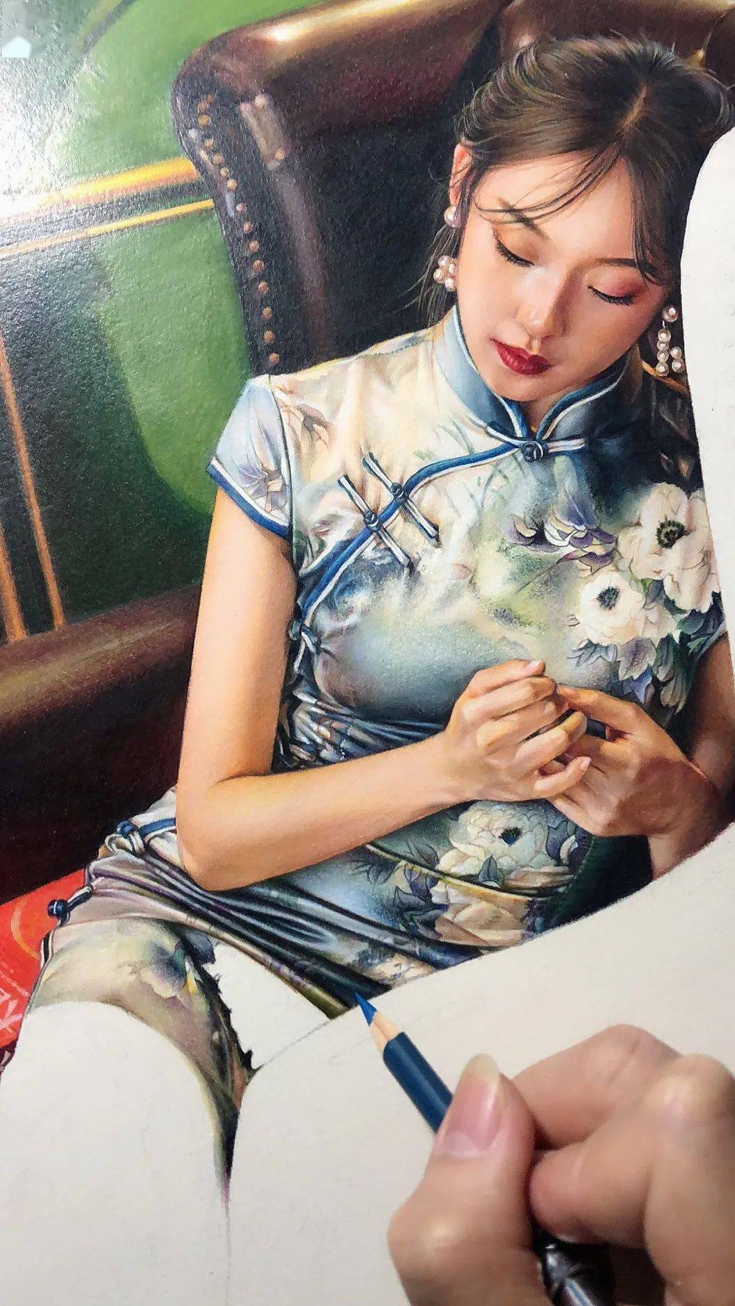 这位国内彩铅大神笔笔都是功底,帅哥美女太逼真,第一张就献上膝盖.