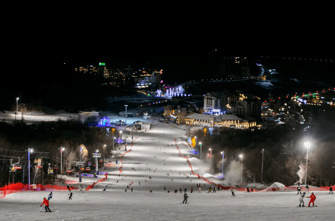 【吉林邀您滑粉雪】夜场滑雪,你就是"夜空下最亮的星"!