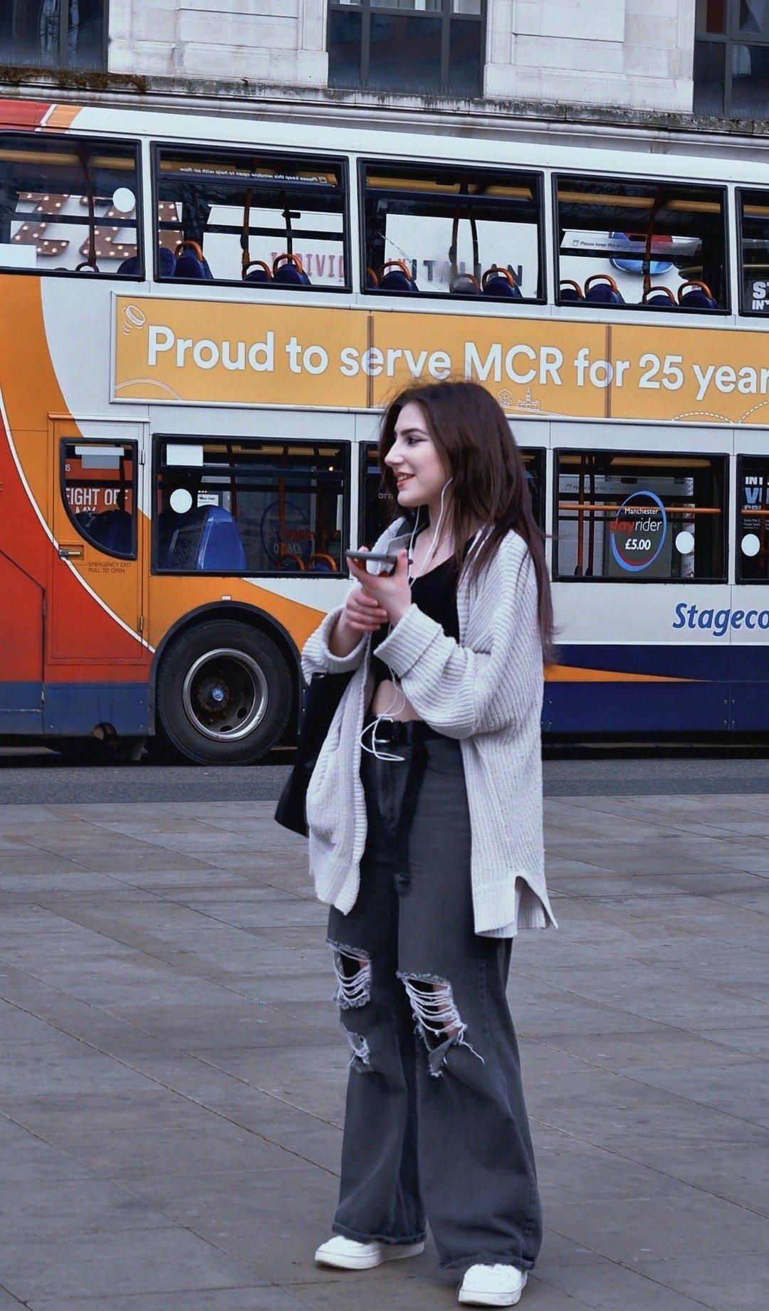 英国街头的素人穿搭分享,每套搭配都很复古,很有内涵美