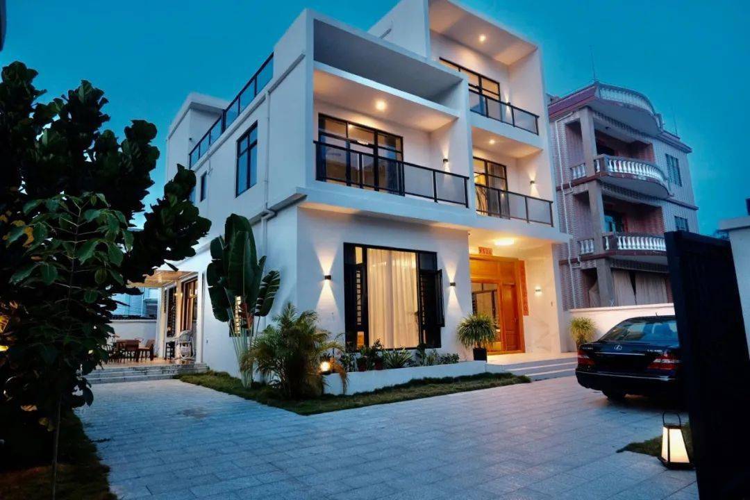 还要啥豪宅?这届年轻人已经回乡盖别墅了