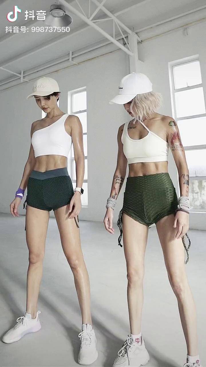 所谓的低调就是不露痕迹的高调王小妞笨蛋麻豆爱健身