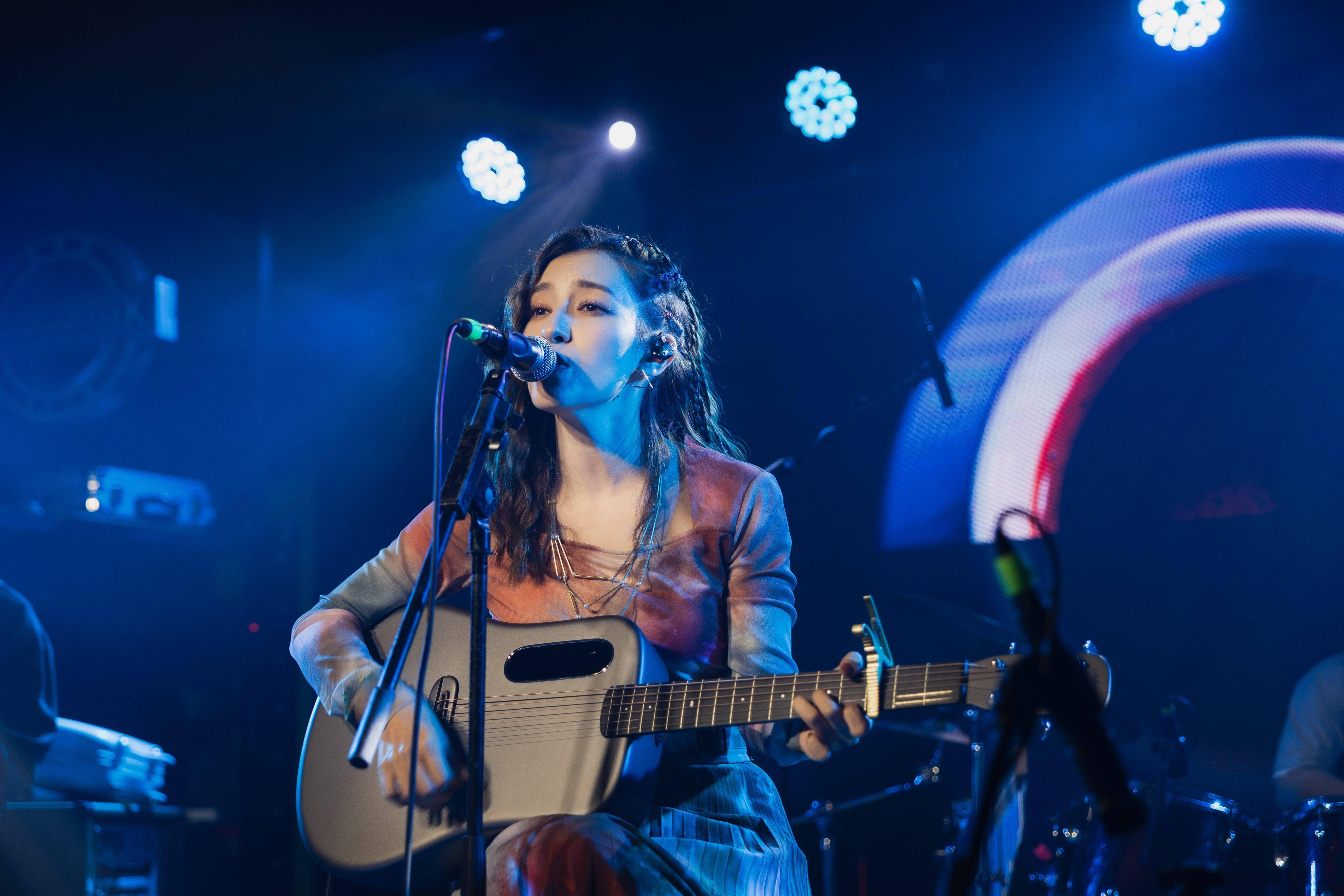 从周杰伦小师妹到唱作人梁心颐不再为失去难过能相遇就好