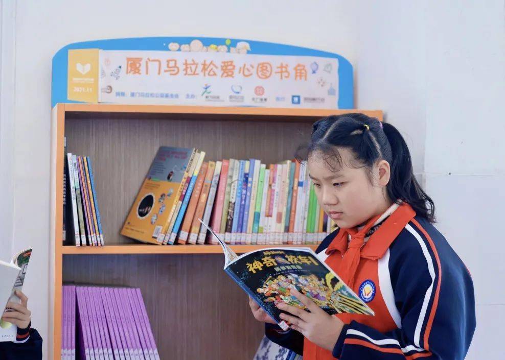 厦马公益丨捐赠爱心图书角点亮红色希望