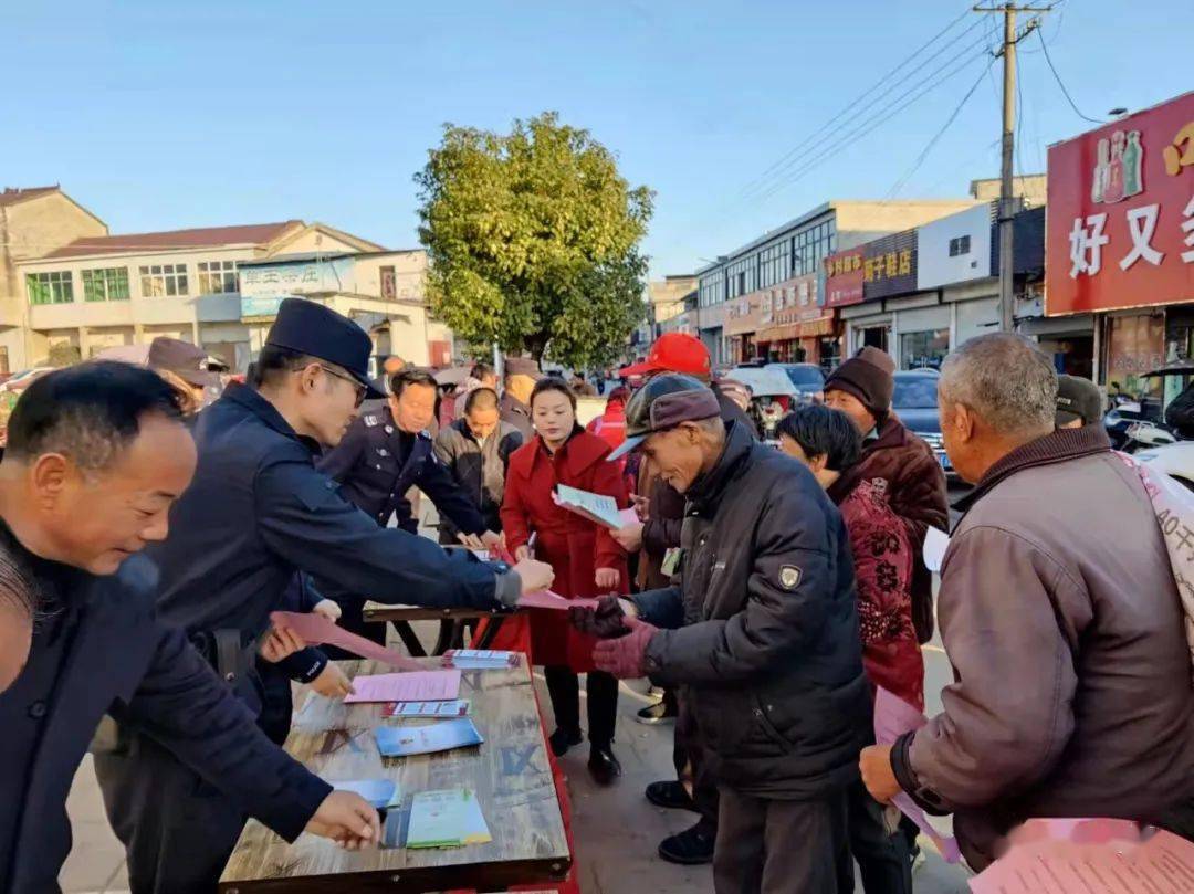 滁州市12月1日,定遠縣朱灣小學邀請到參加過對越自衛反擊戰的老兵