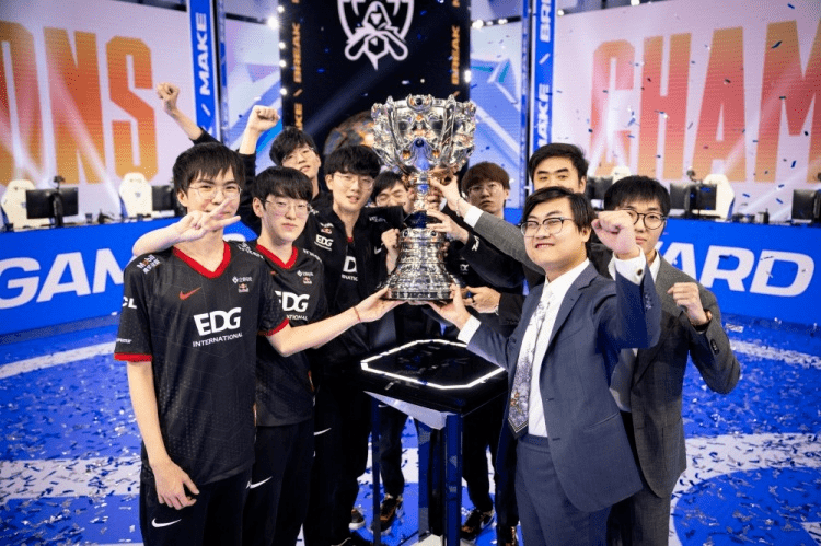 年底宜搞大事：用支点，撬动年轻！