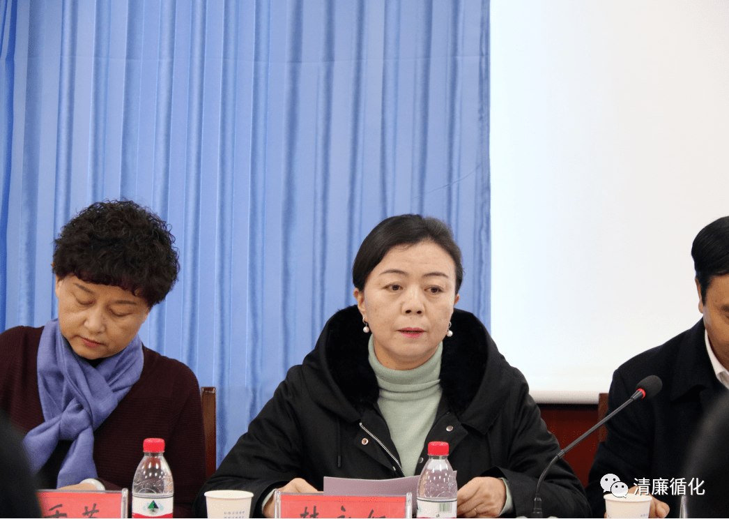 考核第二考核组副组长,县人大常委会副主任韩永红带领考核组一行9人