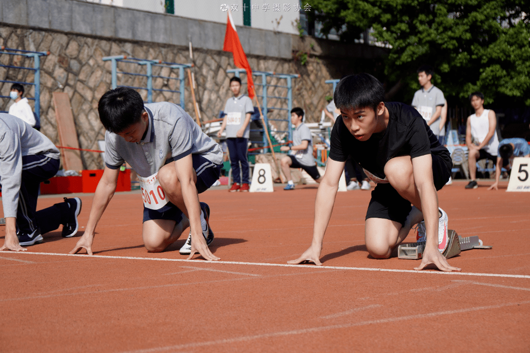 手寫的青春運動會廣播稿裡的賽場記憶