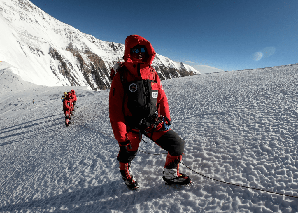 中国登山协会计划和斯洛伐克联手登珠峰后,便开始为中国队寻找登山服