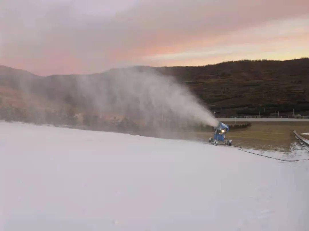 近日宁夏泾源娅豪国际滑雪场