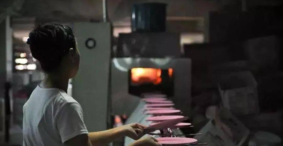 建议|这款“玩具杯”火了！智能恒温55℃，改变你的喝水方式