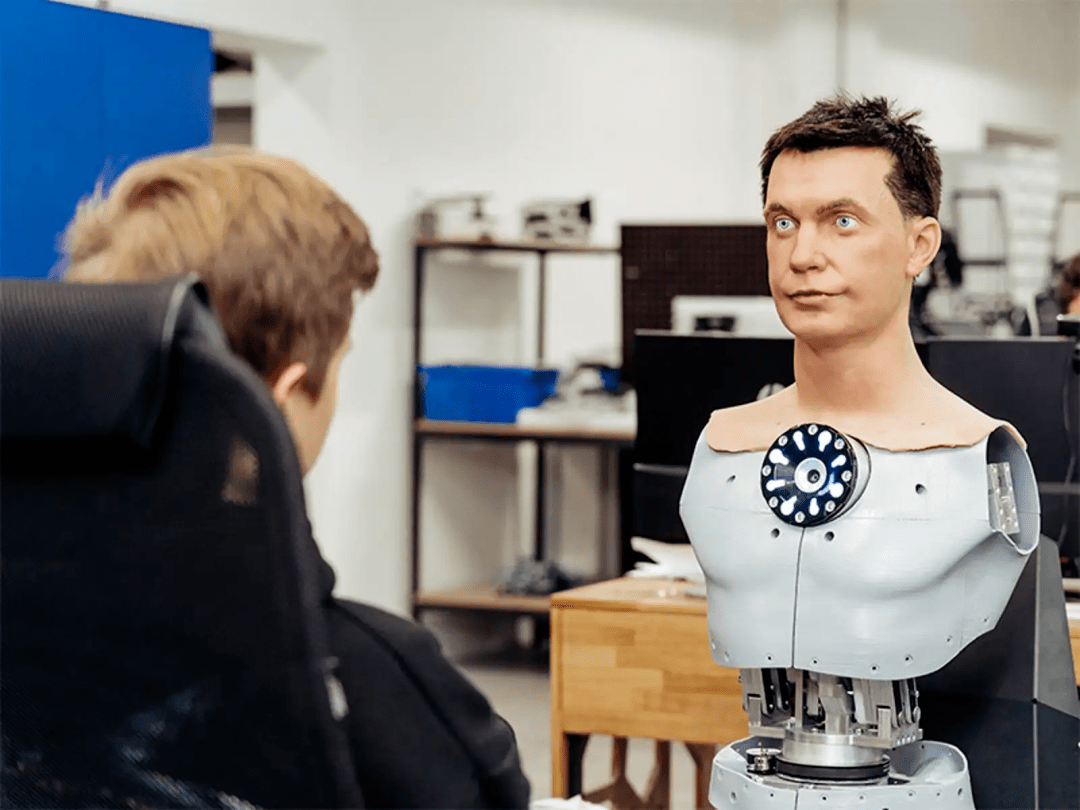 至于这次需要用到人脸的仿真人形机器人产品, robo-c ,则是为更高端的