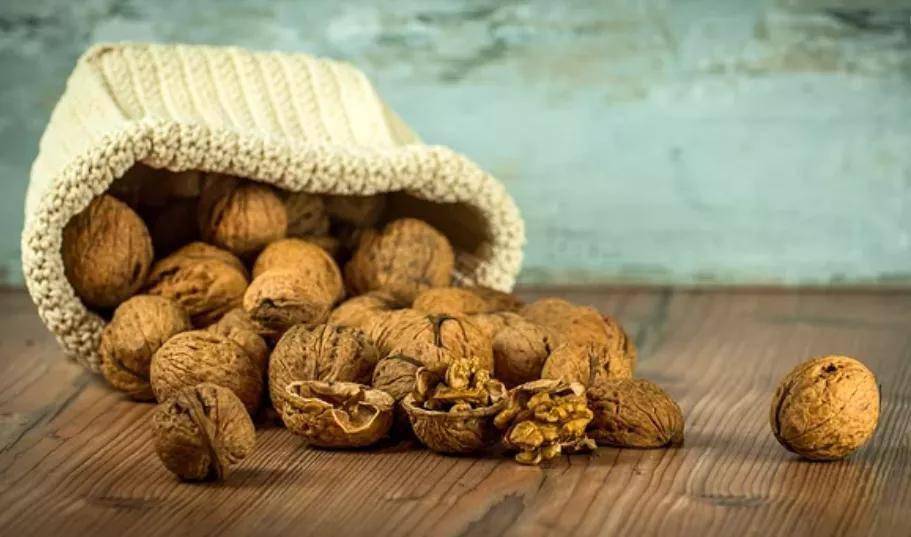 油酸|核桃降血脂、抗衰老，但这种常吃的核桃反而会催肥、升血脂！