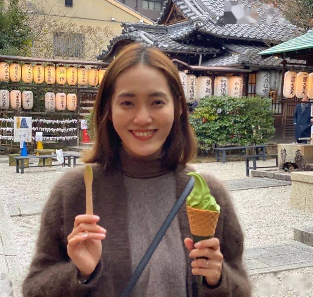 毛衣 果然，大圆脸就是要这样穿「烟管领」才好看！