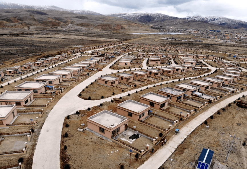 理塘县易地扶贫搬迁集中安置点后续治理提升归属感